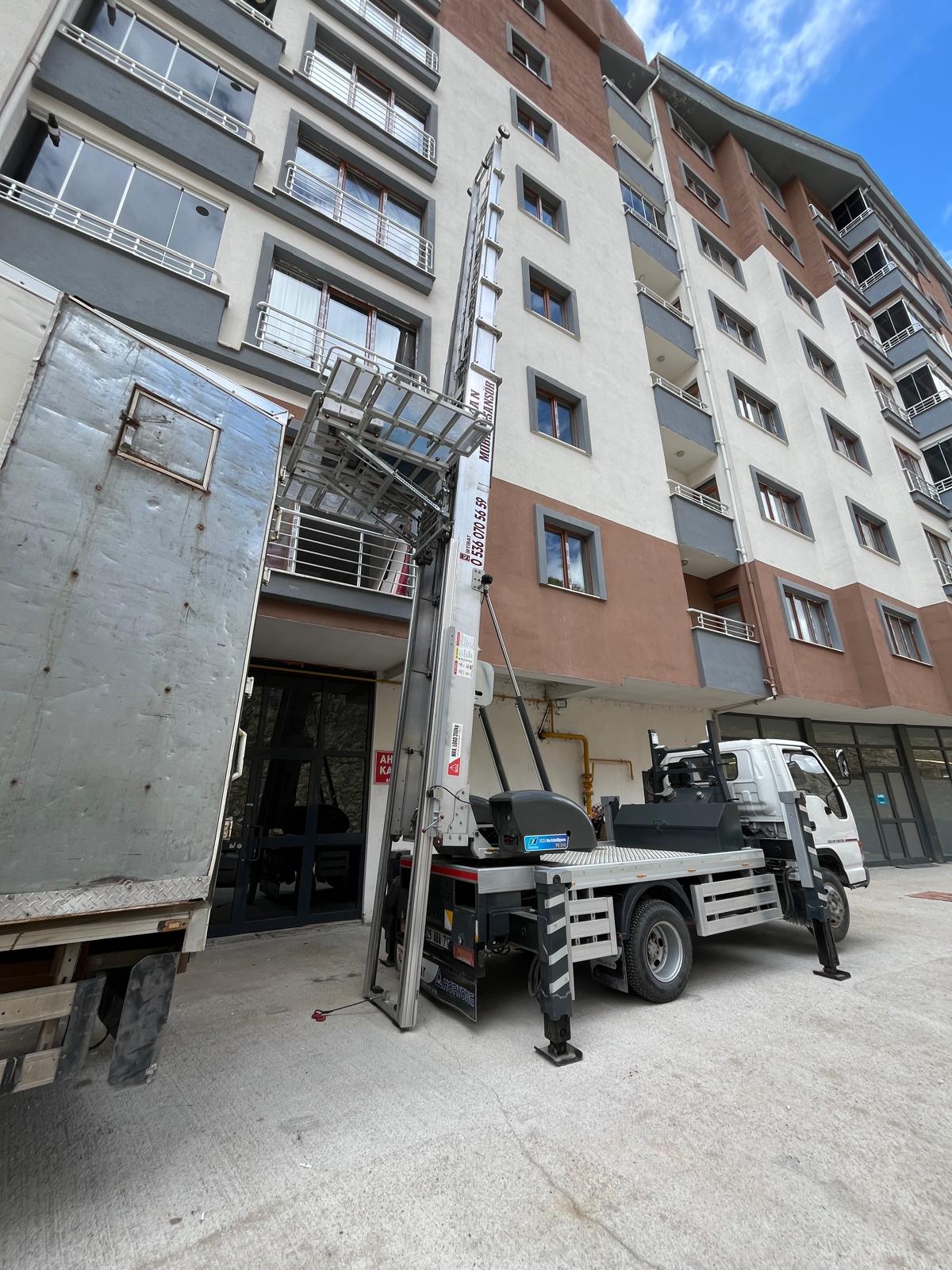Montaj ekibi çalışıyor